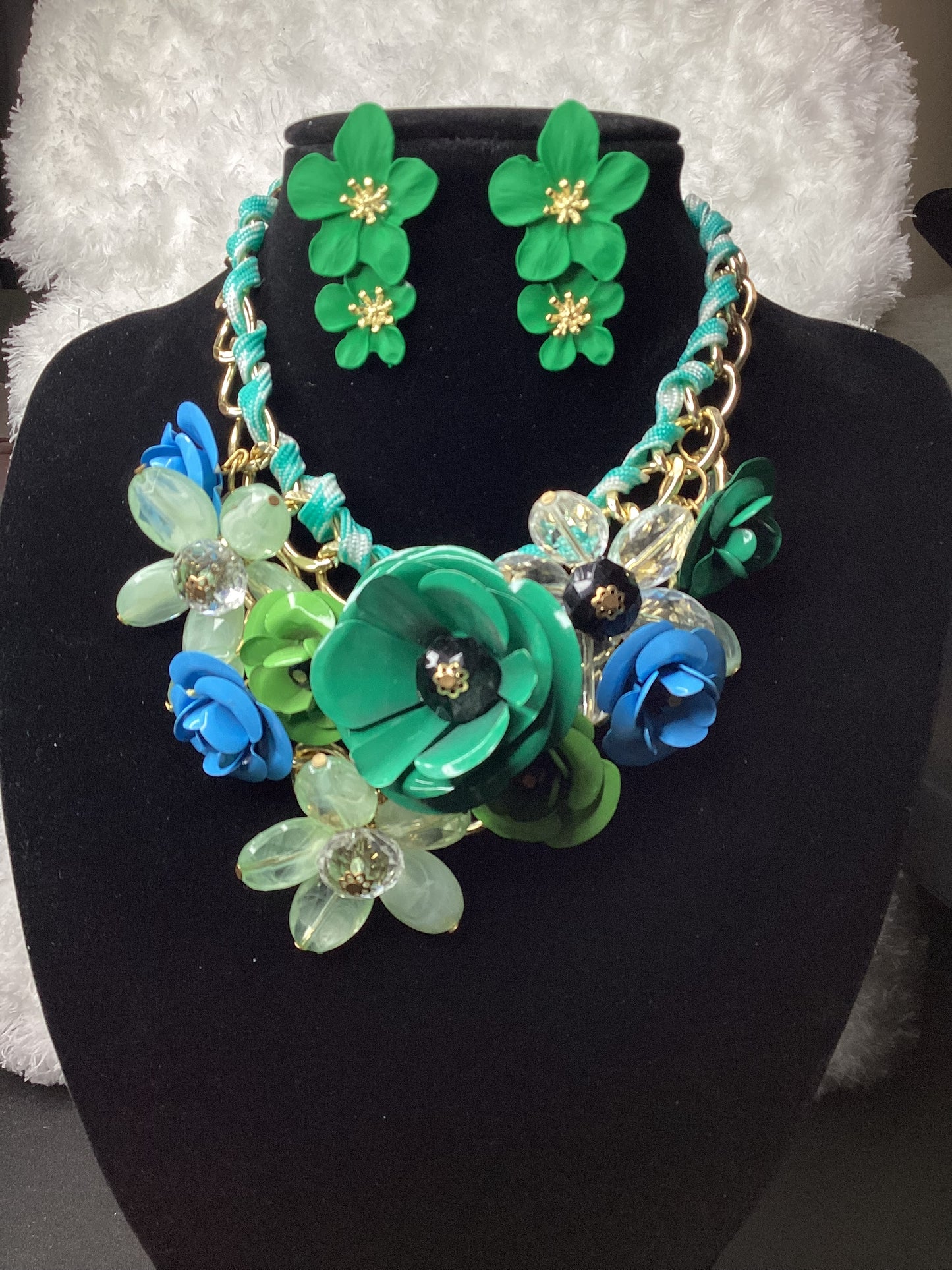 Collar/pendientes de flores hechos a mano